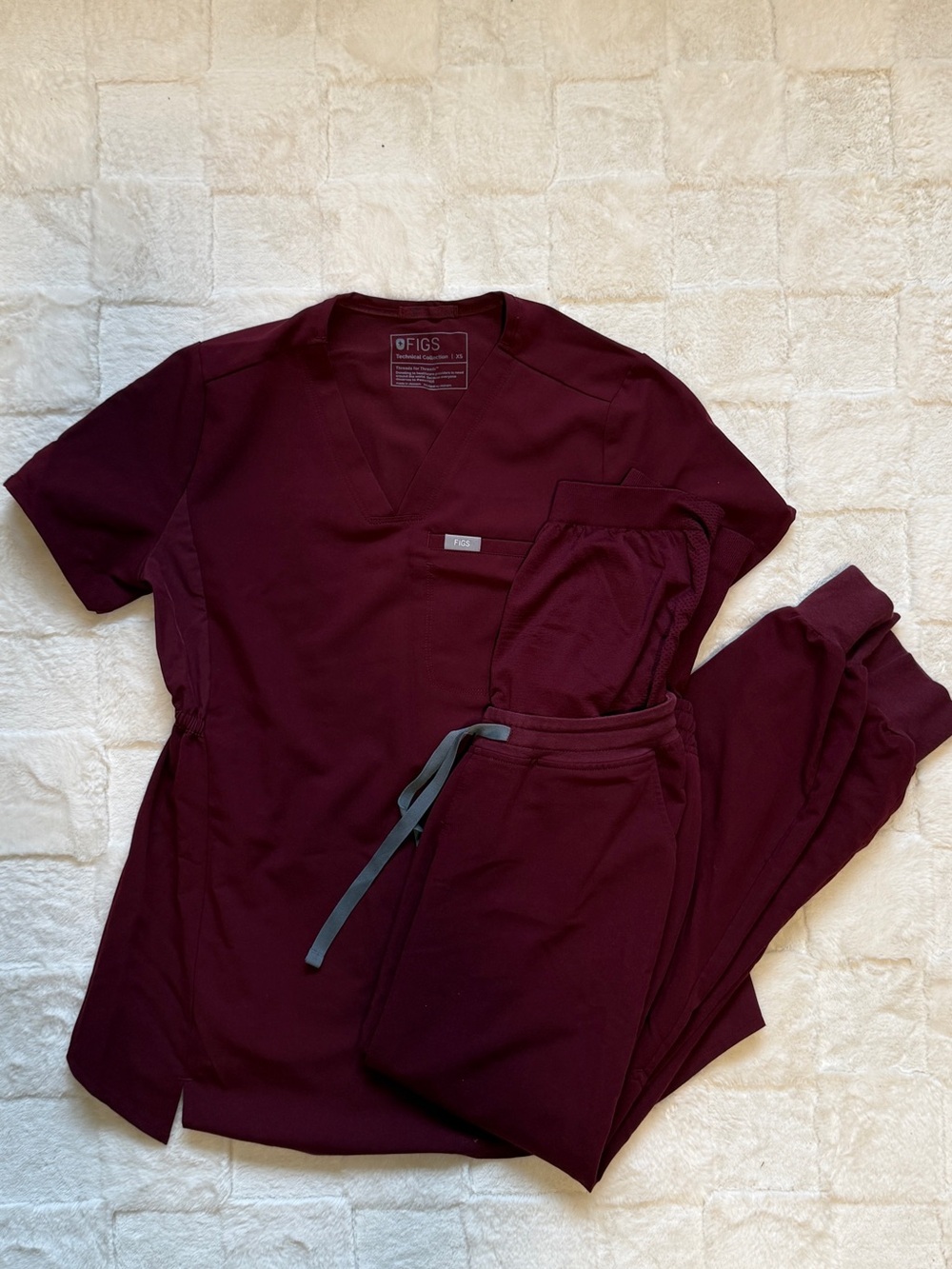 FIGS Extra Small maternity scrub set - burgundy